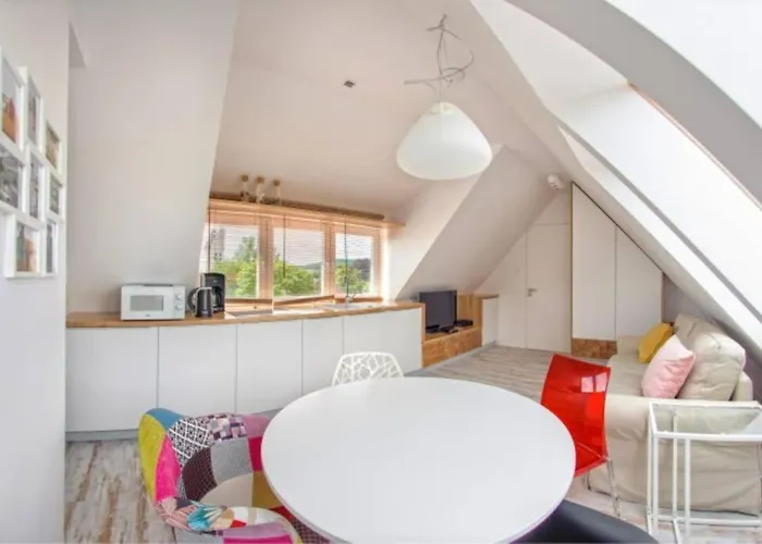 Sunny Apartment With Great Seaview